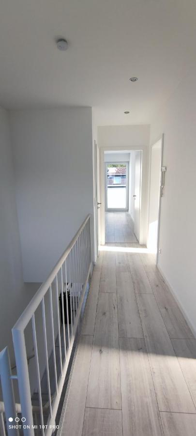 Neue Doppelhaushaelfte Mit Terrasse, Balkon Und Garten Remscheid Exterior foto