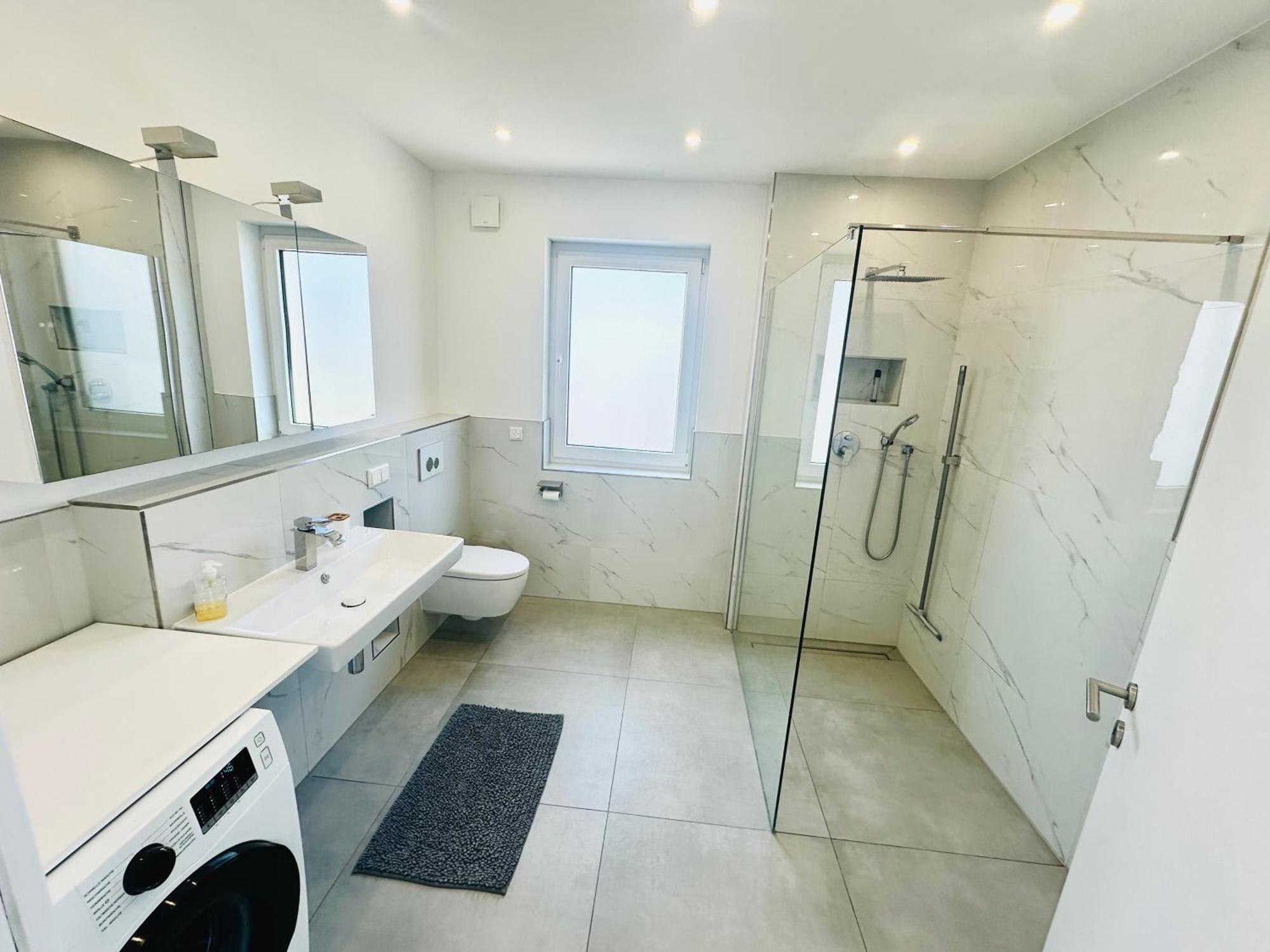 Neue Doppelhaushaelfte Mit Terrasse, Balkon Und Garten Remscheid Exterior foto